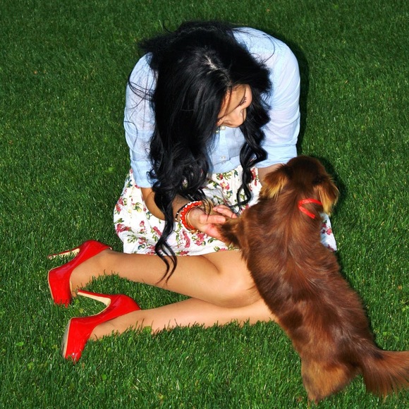 Meet your Posher, Vanessa🙋🏻‍♀️ - Picture 1 of 1